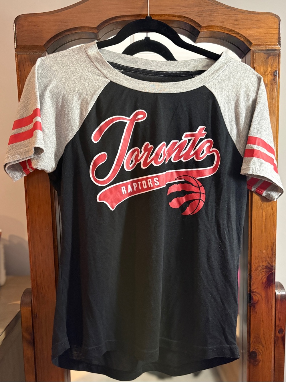 4her Toronto Raptors Vintage Graphic Faded Game Day T-shirt